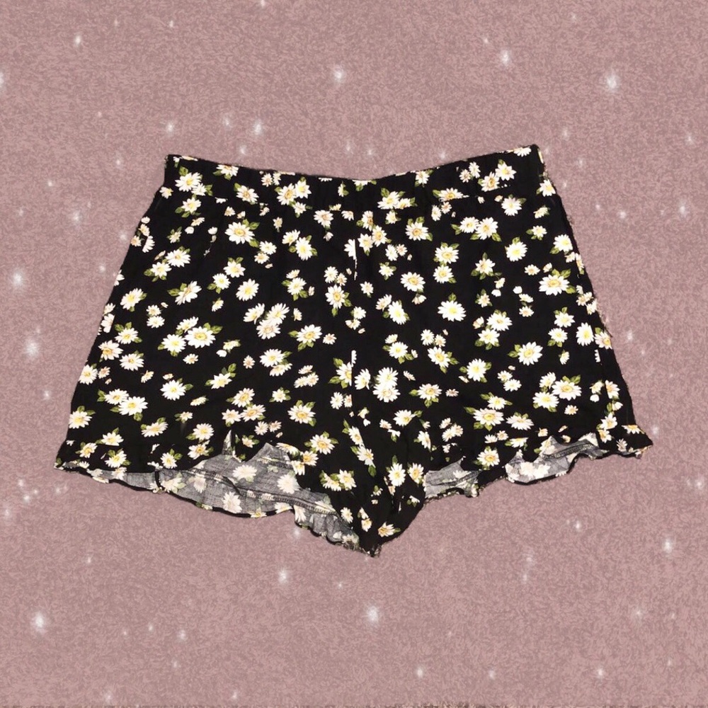 🌼 F21 Cutesy Daisy Shorts 🌼